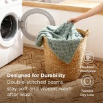 Bedsure GentleSoft Salbeigrüne Überwurfdecke für Couch – karierte Fleecedecken, Geschenke für Frauen, Männer, Mädchen, süßer, weicher, gemütlicher Frühlingsüberwurf für Schlafzimmer, Heimdekoration, Geschenke, 127 x 152 cm Bedsure GentleSoft Salbeigrüne Überwurfdecke für Couch – karierte Fleecedecken, Geschenke für Frauen, Männer, Mädchen, süßer, weicher, gemütlicher Frühlingsüberwurf für Schlafzimmer, Heimdekoration, Geschenke, 127 x 152 cm